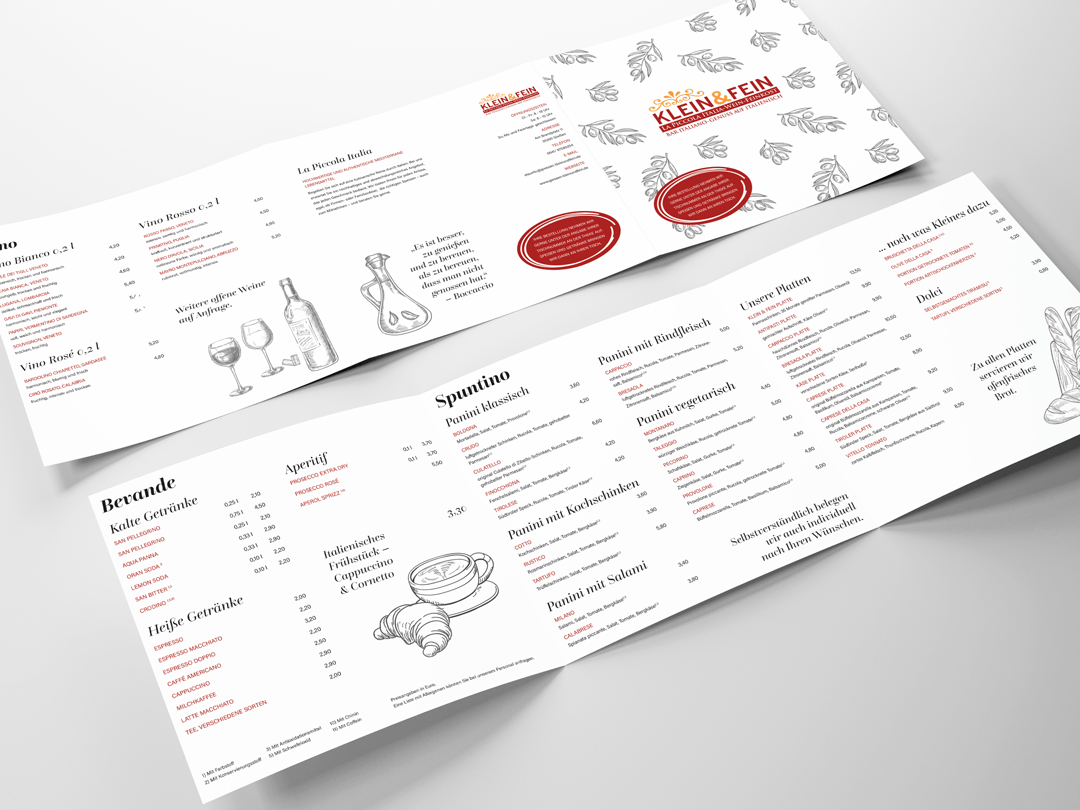 Zwei ausgedruckte Exemplare der Klein&Fein-Speisekarte, Vorder- und Rückseite